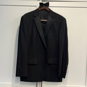 Pronto Uomo Men’s Tuxedo, 46L jacket, pants 40.